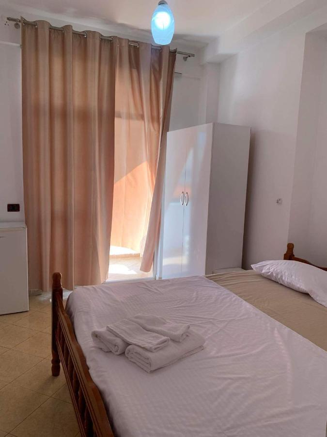 Elio'S Room Durrës Esterno foto