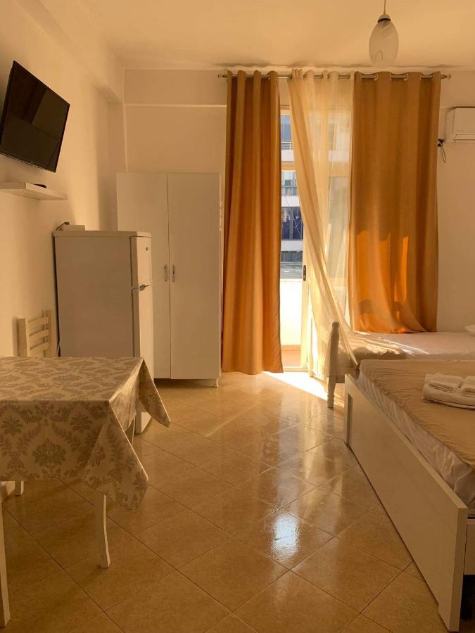 Elio'S Room Durrës Esterno foto
