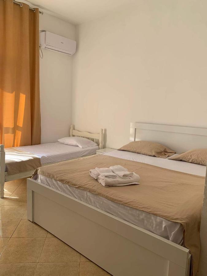 Elio'S Room Durrës Esterno foto