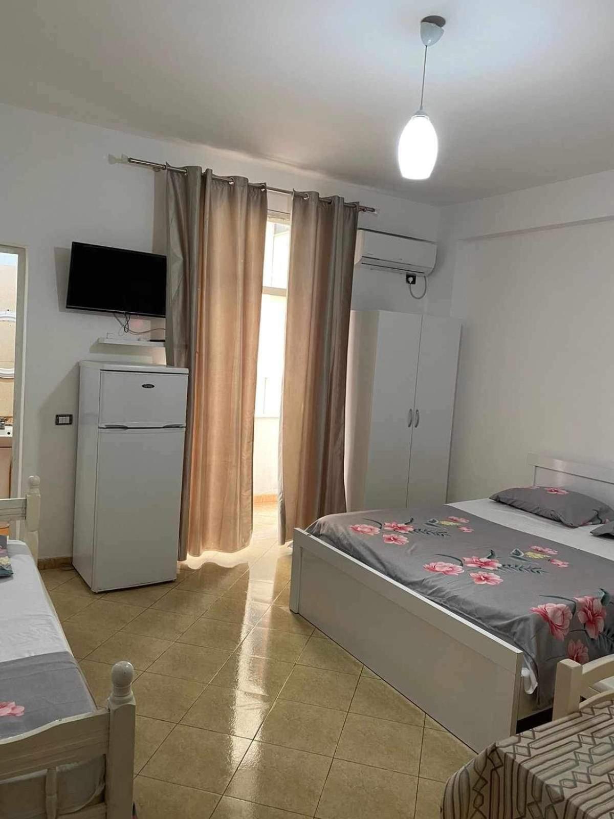 Elio'S Room Durrës Esterno foto