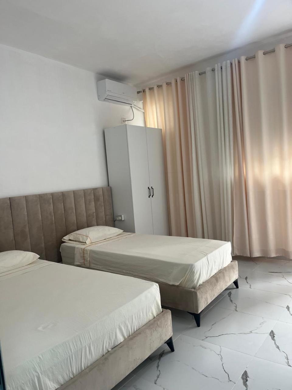 Elio'S Room Durrës Esterno foto