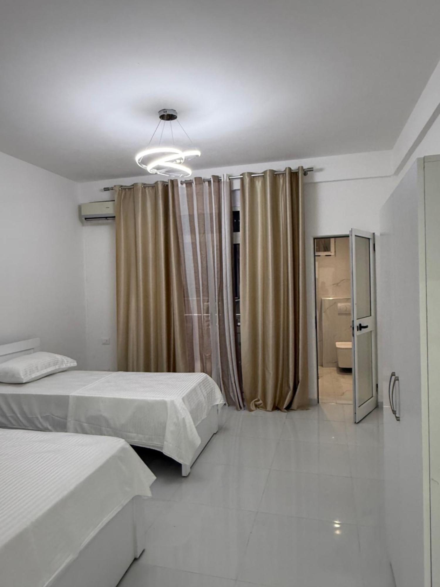 Elio'S Room Durrës Esterno foto