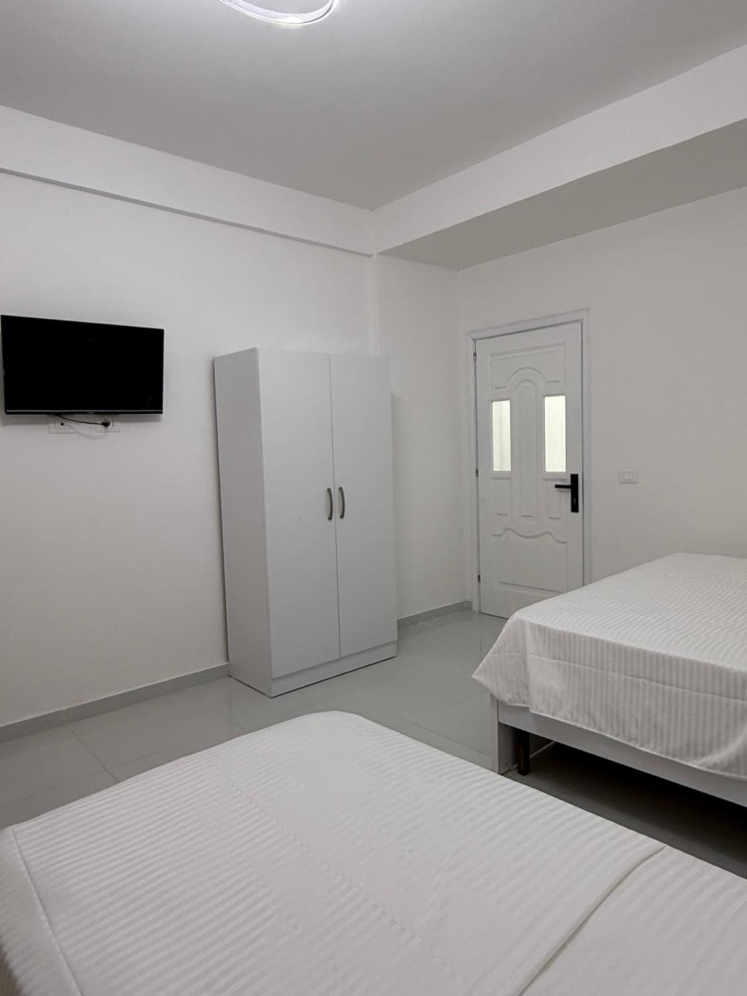 Elio'S Room Durrës Esterno foto
