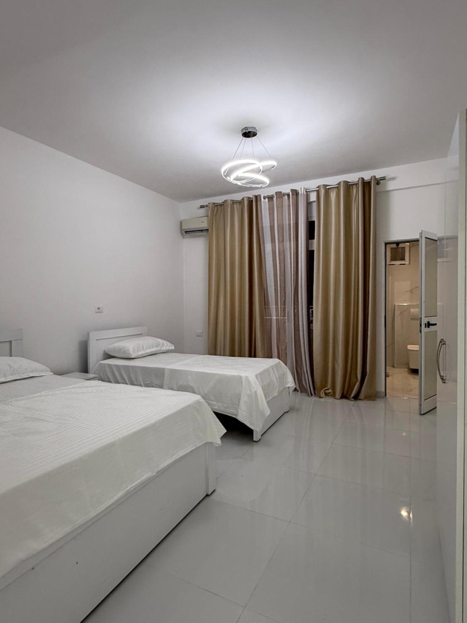 Elio'S Room Durrës Esterno foto