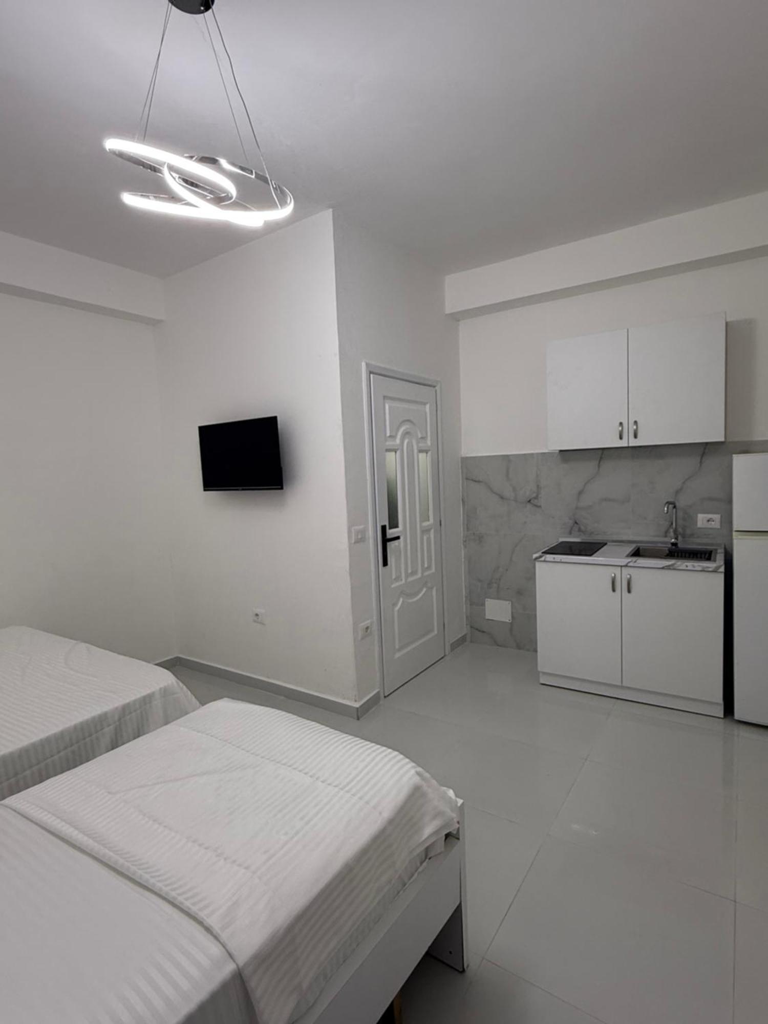 Elio'S Room Durrës Esterno foto