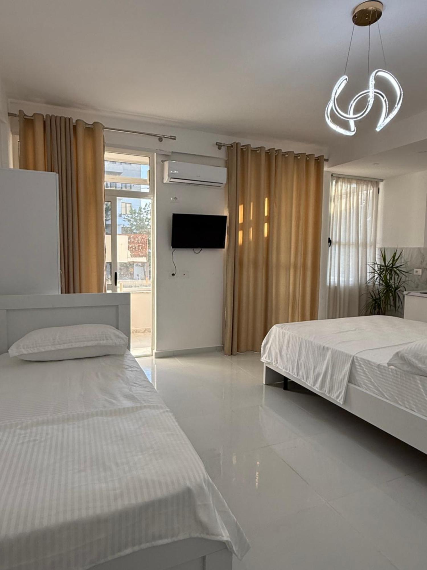 Elio'S Room Durrës Esterno foto