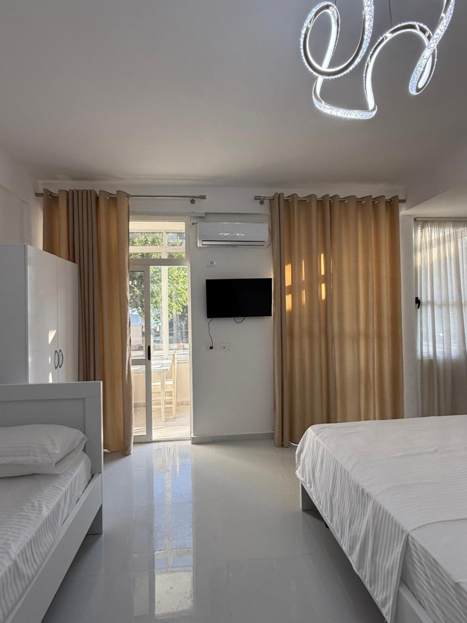Elio'S Room Durrës Esterno foto