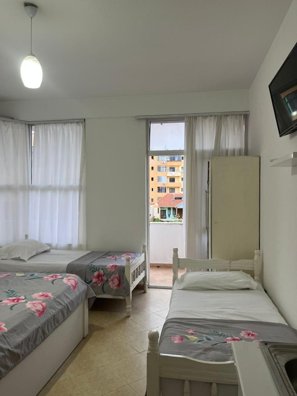 Elio'S Room Durrës Esterno foto