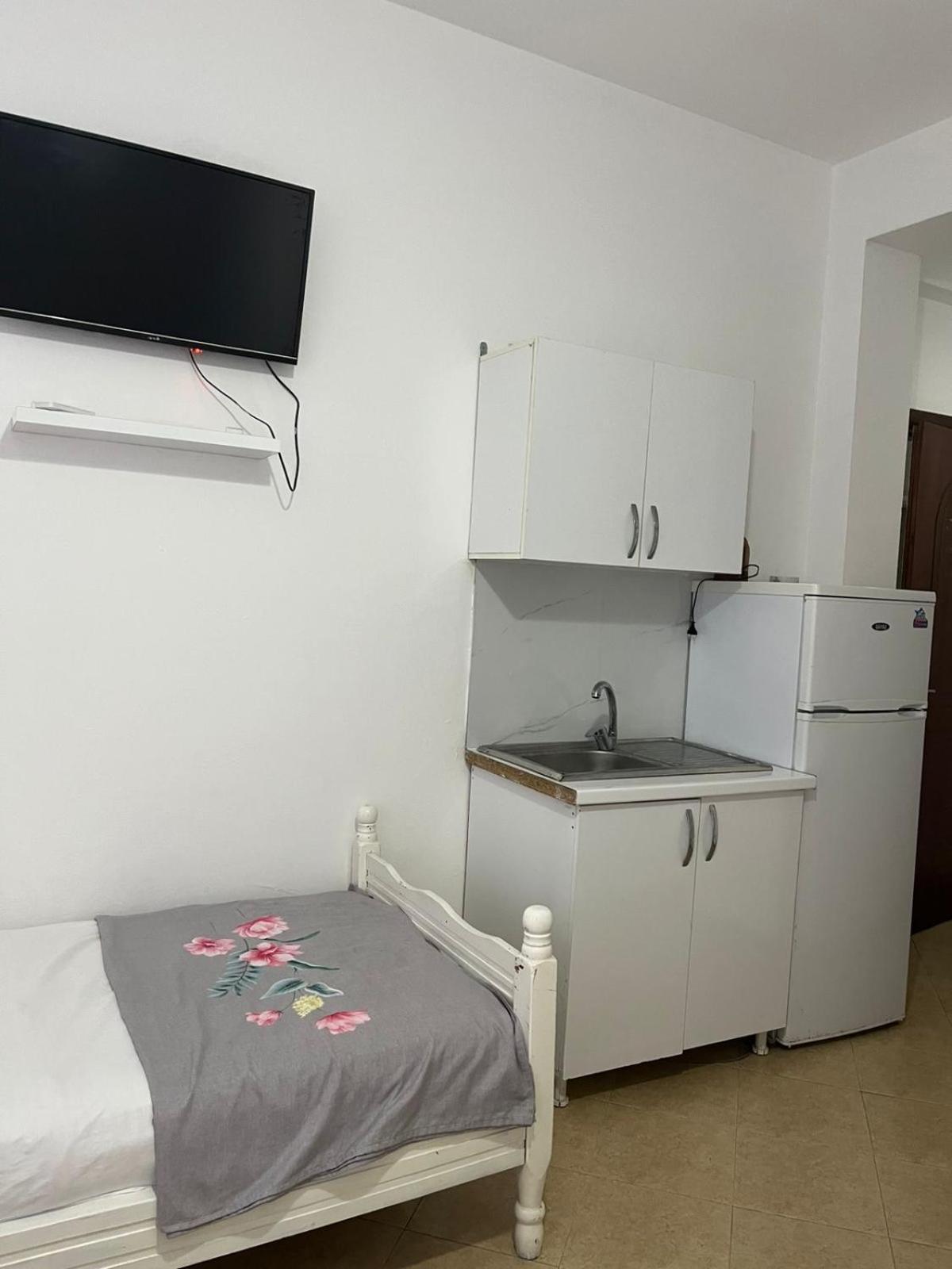 Elio'S Room Durrës Esterno foto